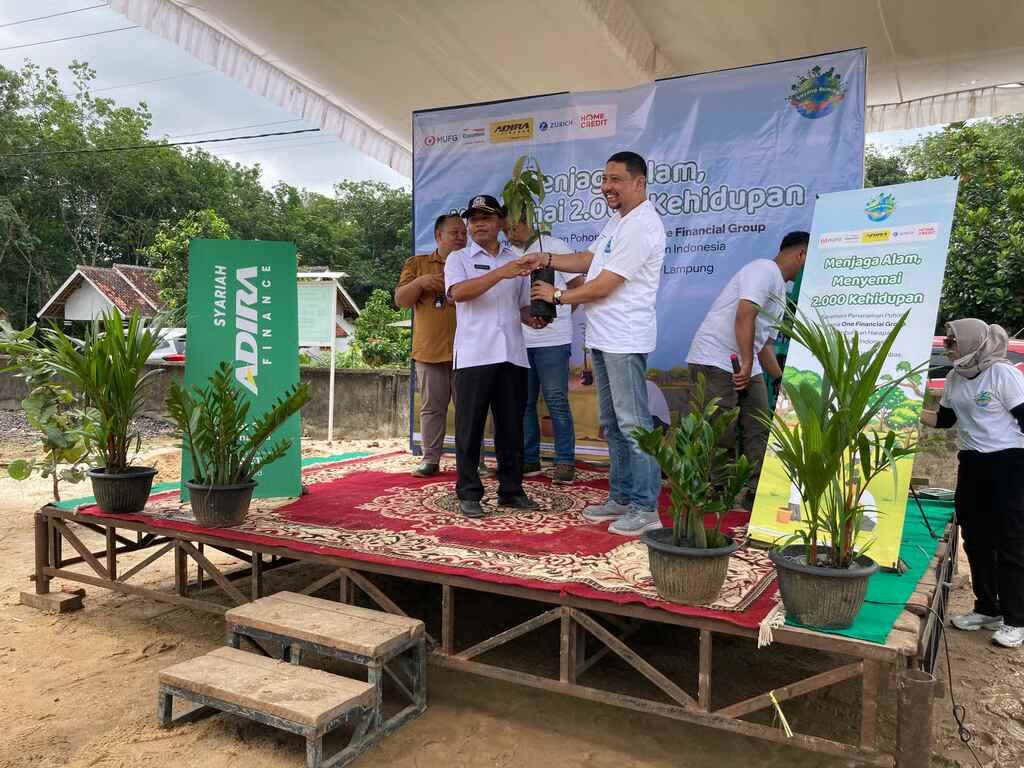 Peduli Sumatra Adira Finance Bantu Warga Terdampak & Tanam Pohon Berakar Kuat Bersama Grup MUFG